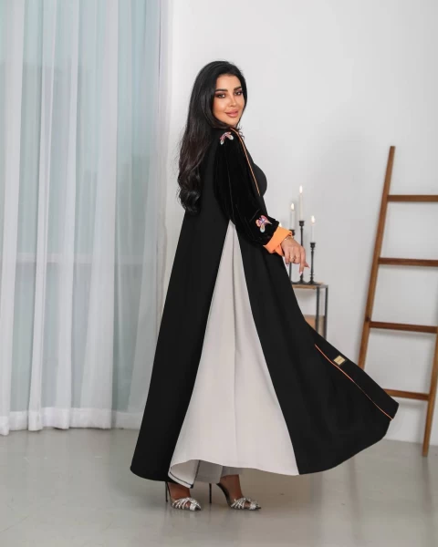 Black and beige crepe abaya with velvet sleeves IB265